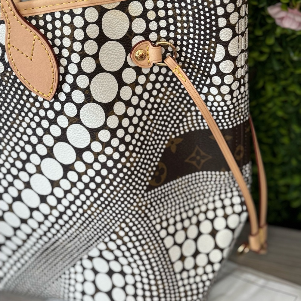 Louis Vuitton Pre-Owned Yayoi Kusama 2012 MM Monogram Never Full MM - Picture 7 of 16